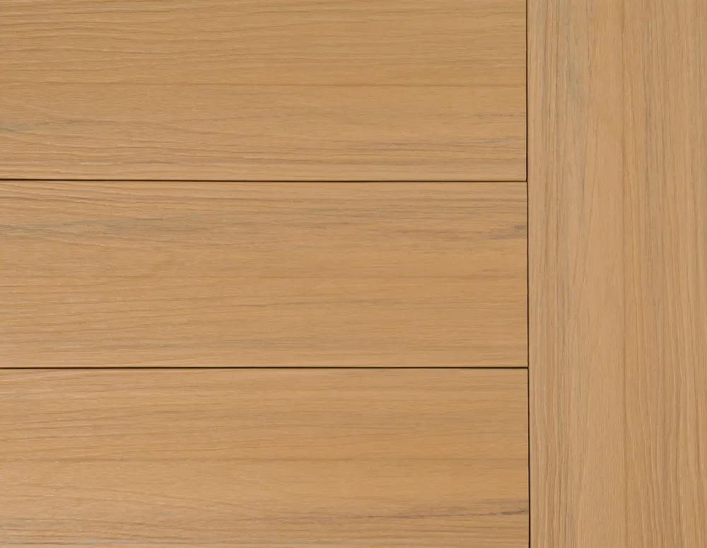 Deck WPC en color Chesnut, instalado